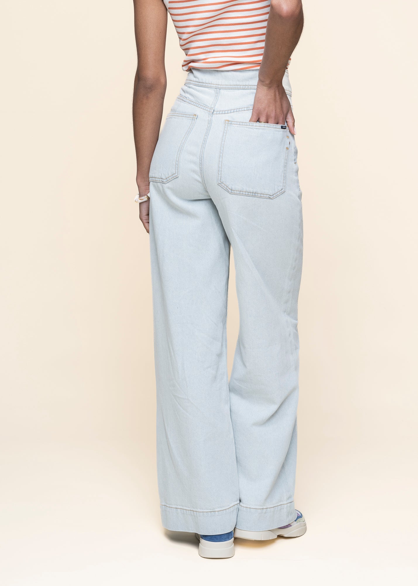 Jean evasé en coton bio et lyocell | bleu clair "farrah worker super light"