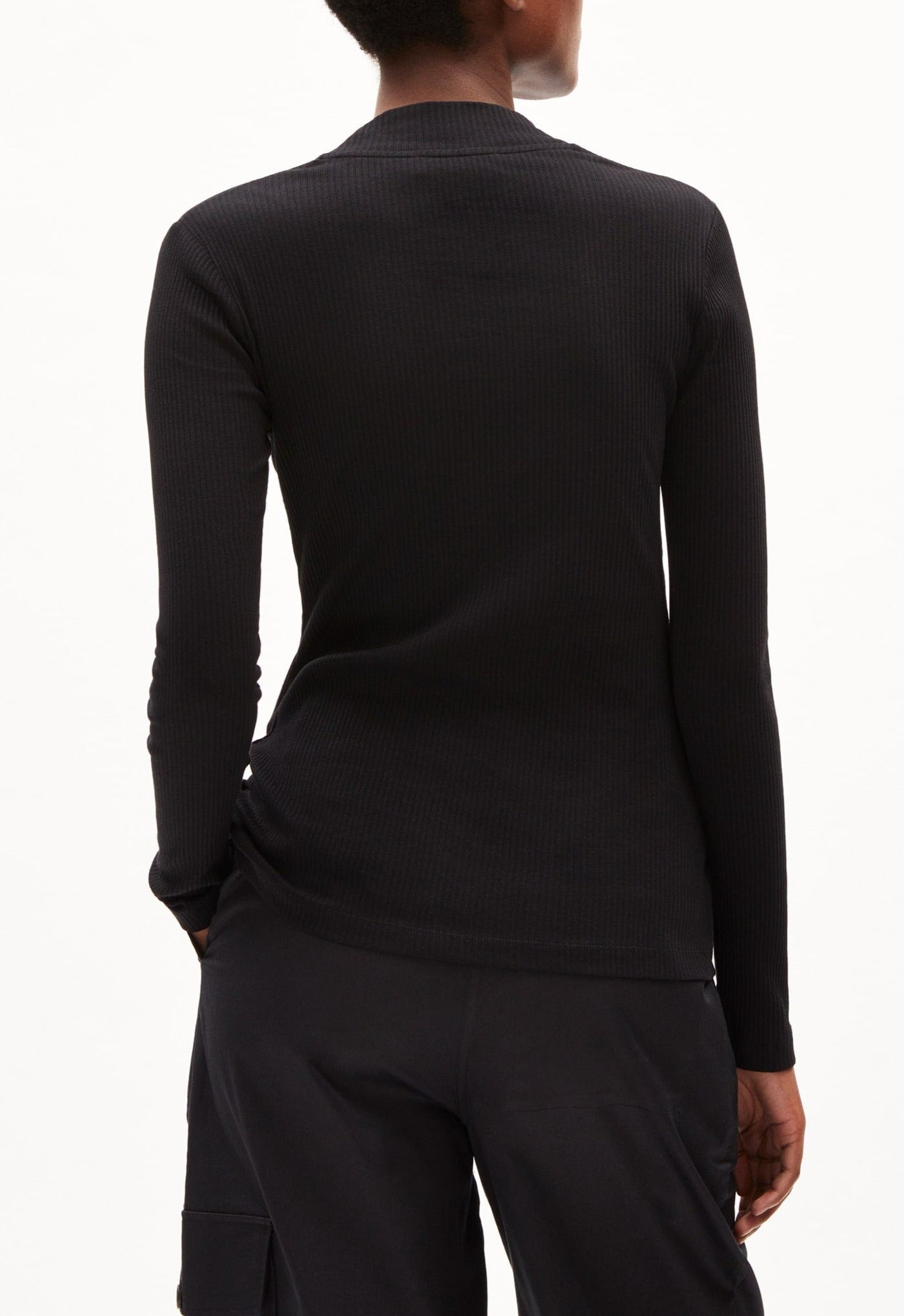 Sous-pull côtelé en coton bio | Noir "fatimaa black"
