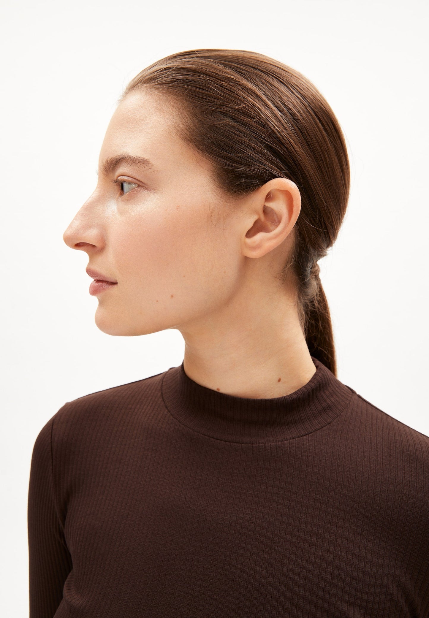 Sous-pull côtelé en coton bio | marron "fatimaa - dark swamp"