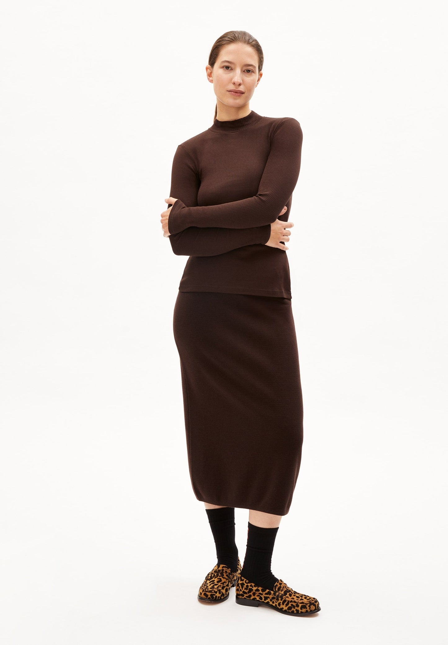 Sous-pull côtelé en coton bio | marron "fatimaa - dark swamp"