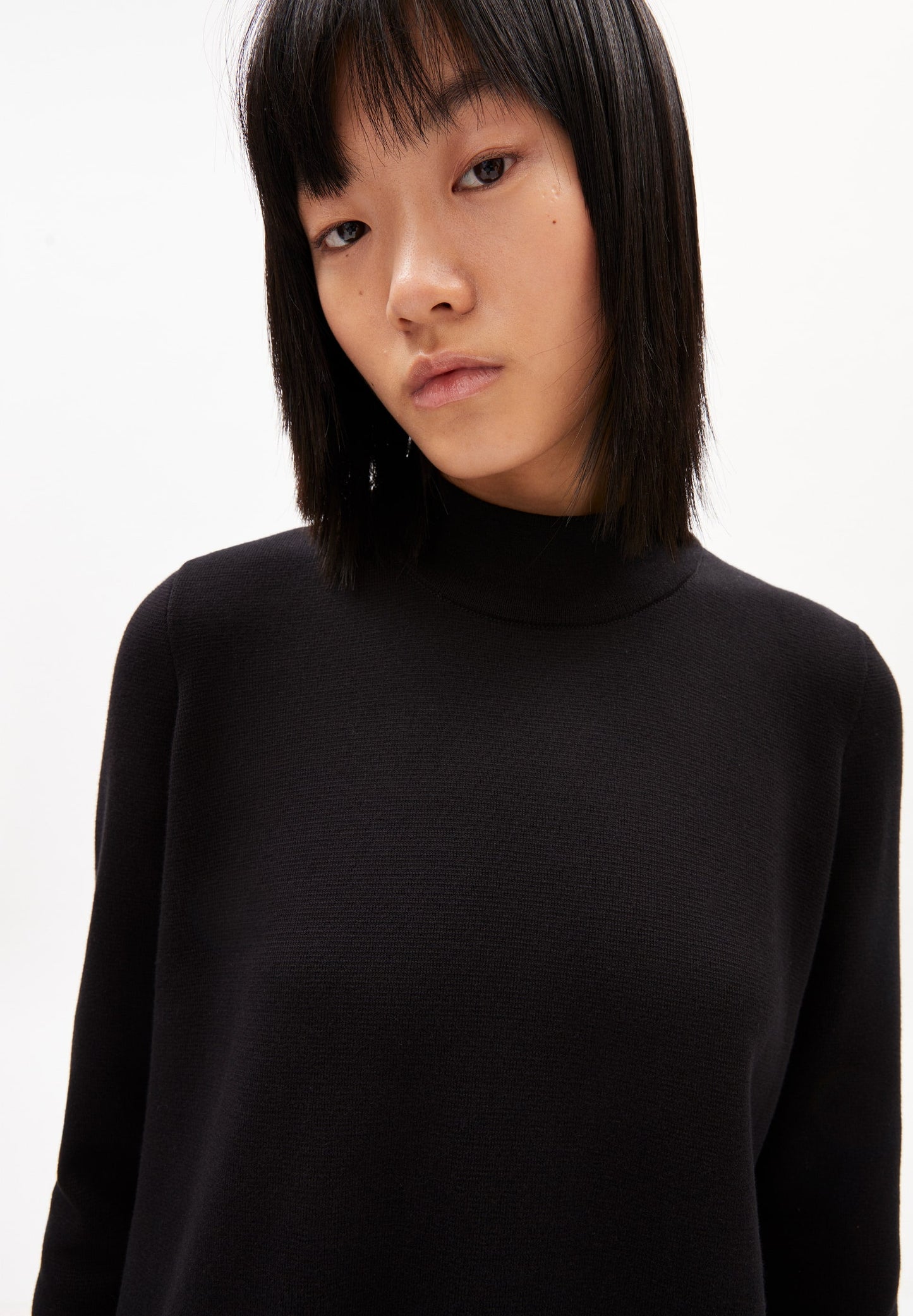 Robe pull à col cheminée noire en coton bio - Friadaa