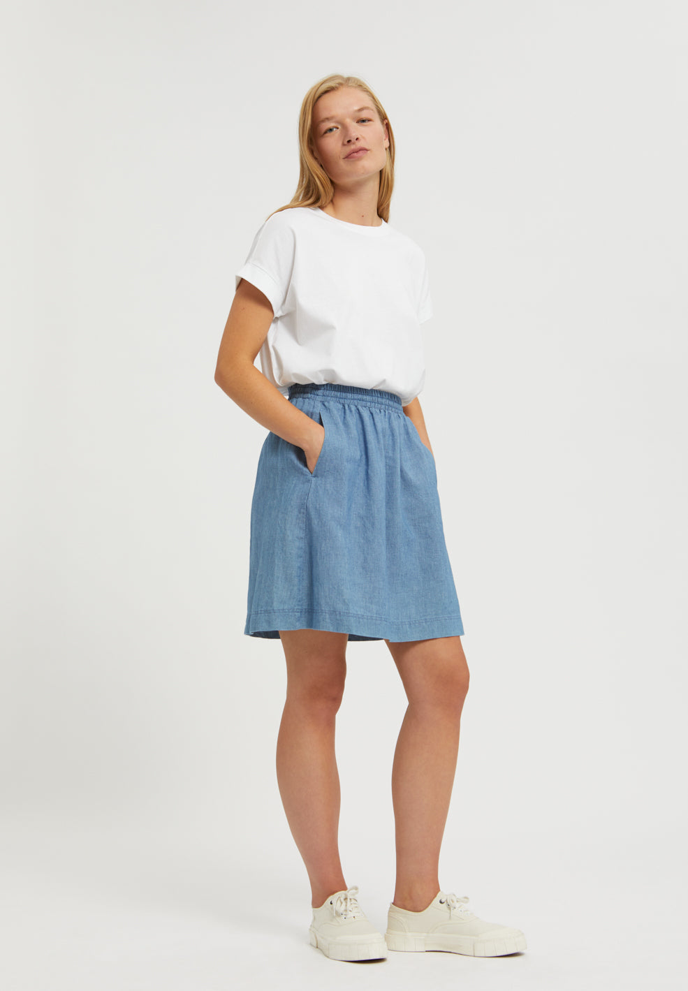 Jupe courte bleue en coton bio, tencel et lin - FRIDRIKAA