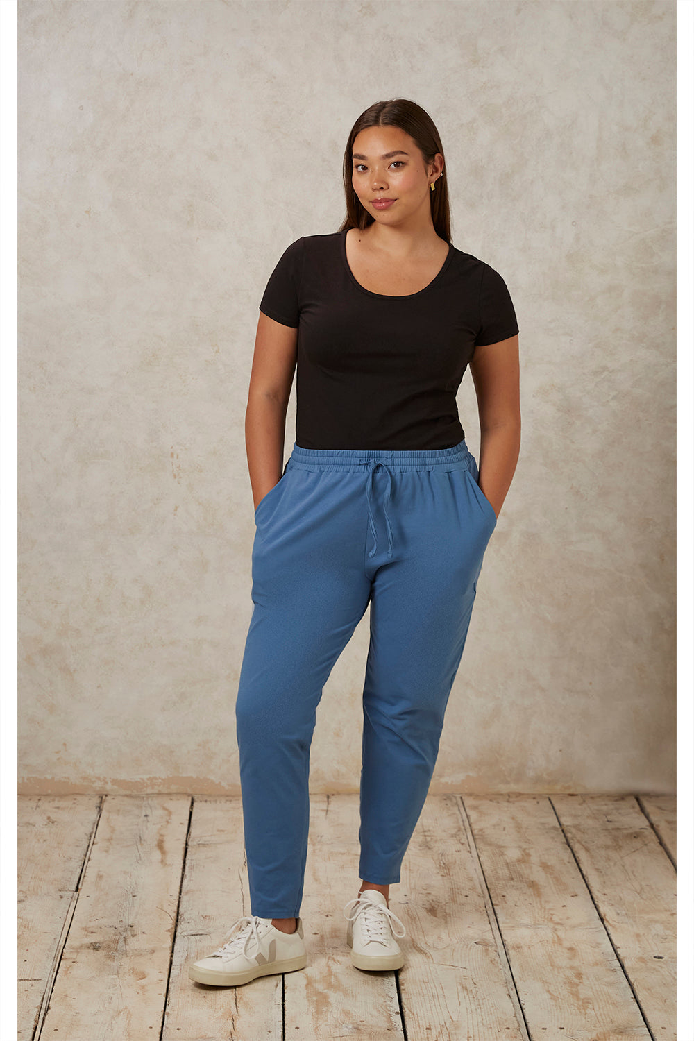 T-shirt col rond noir en coton bio - Gaia