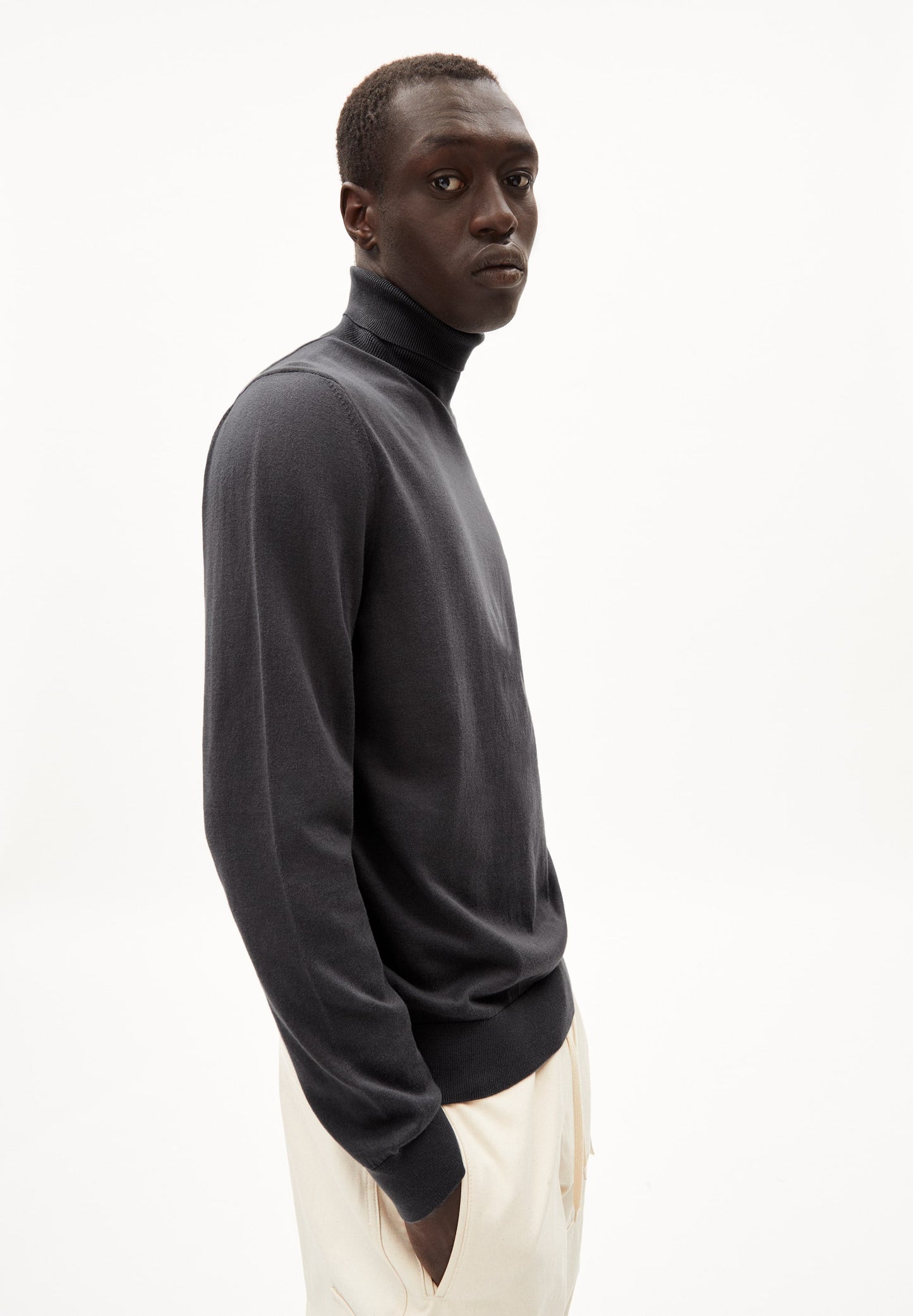 Pull col roulé gris foncé en coton bio - glaan solid graphite