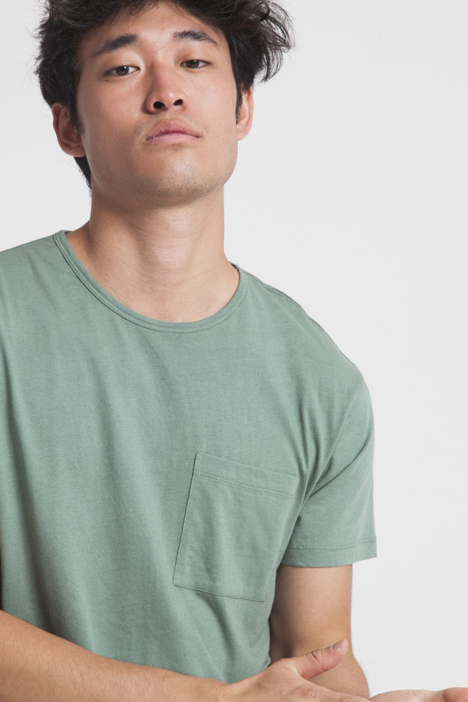 T-shirt uni vert avec poche en coton bio
