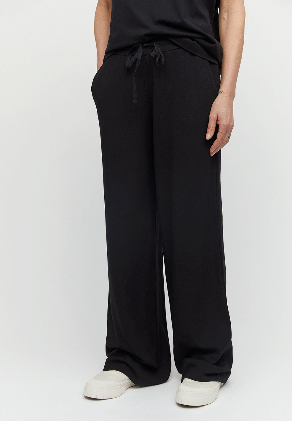 Pantalon large noir en lenzing - Hannaa