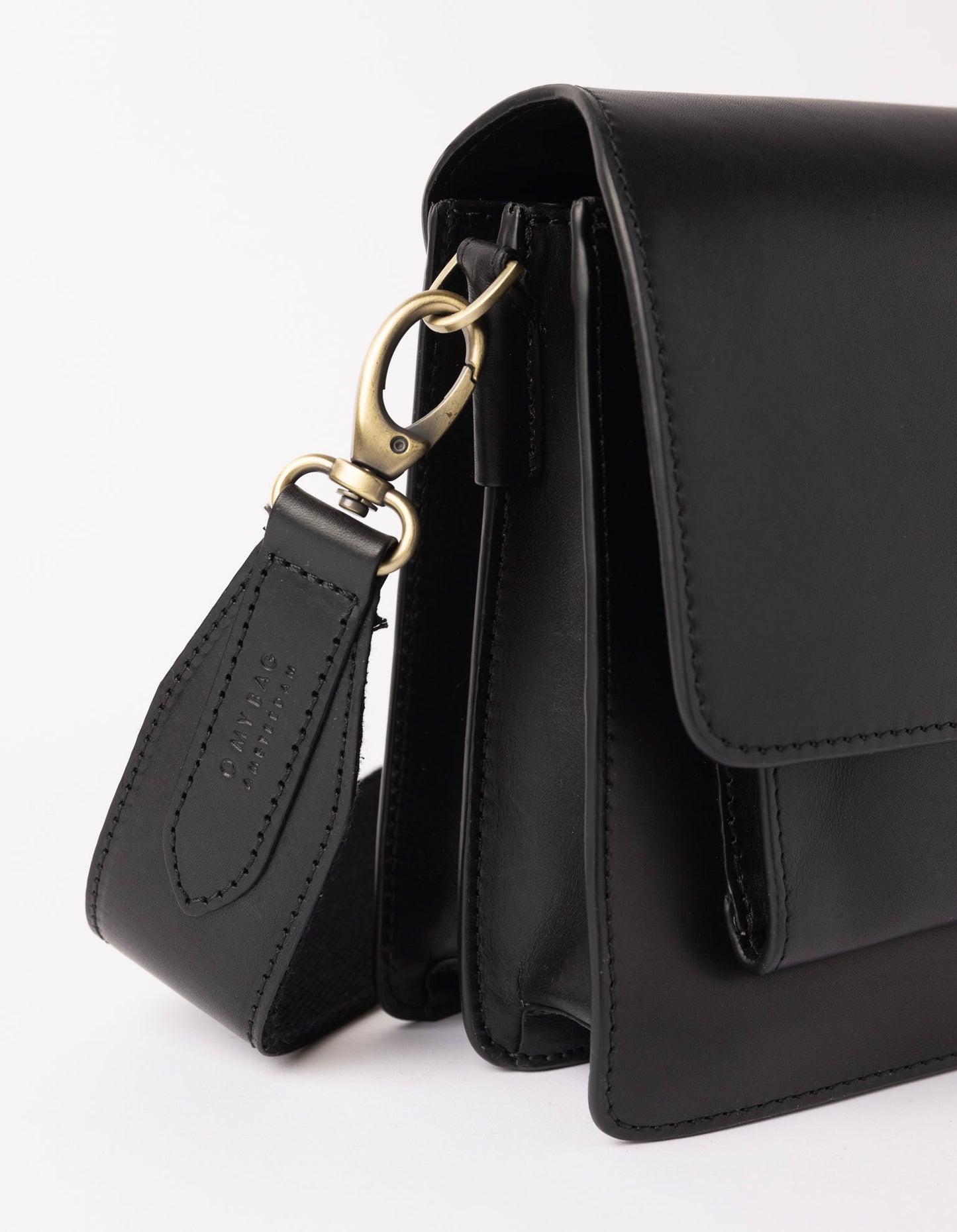 Sac à main bandoulière en cuir certifié | Noir "harper black classic leathe"