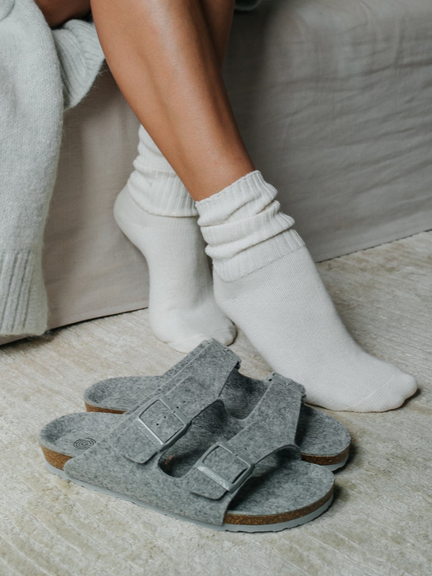 Sandales vegan en feutre recyclé | gris "hawaii - monochrome gray"