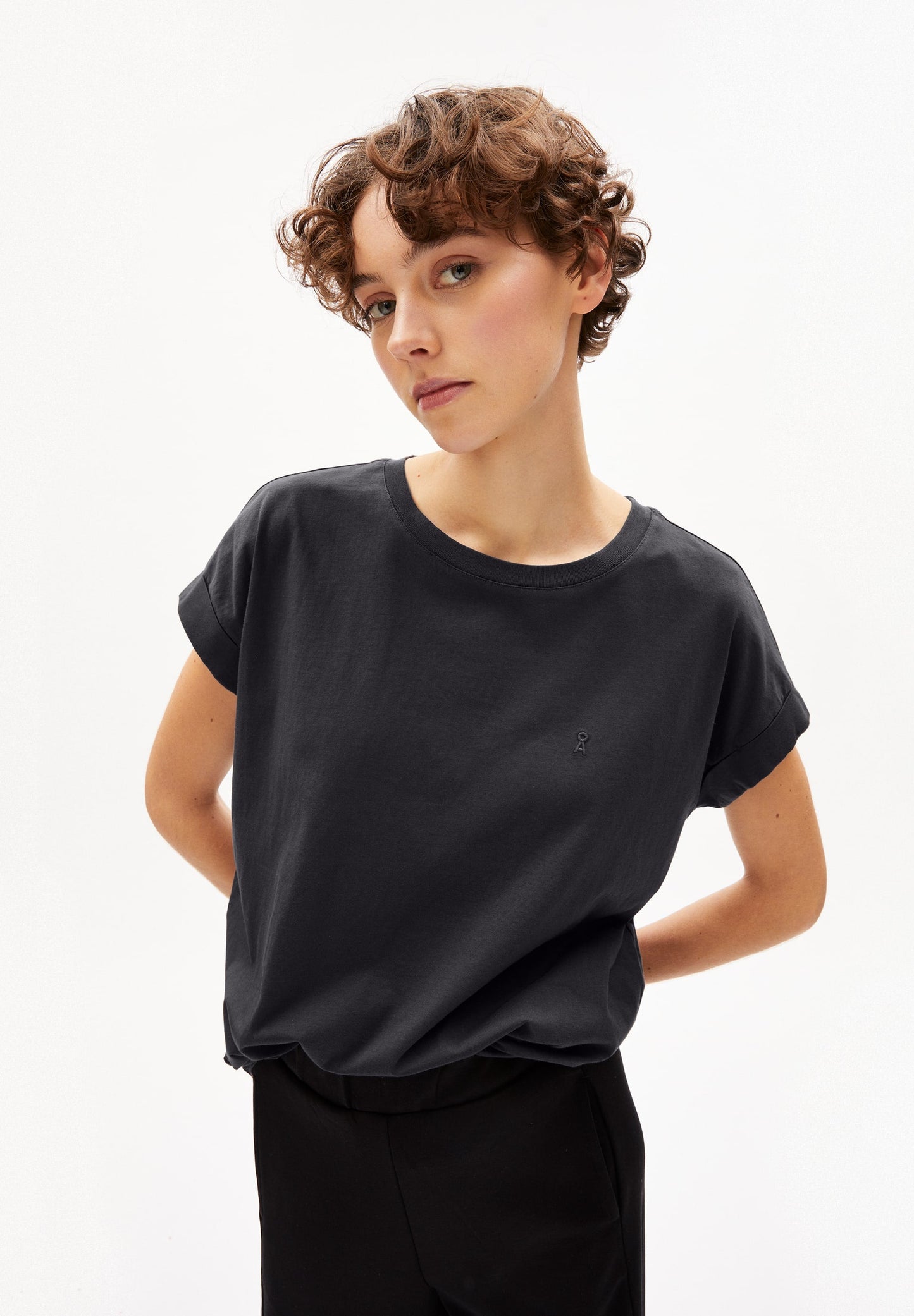 T-shirt gris anthracite en coton bio - idaara graphite