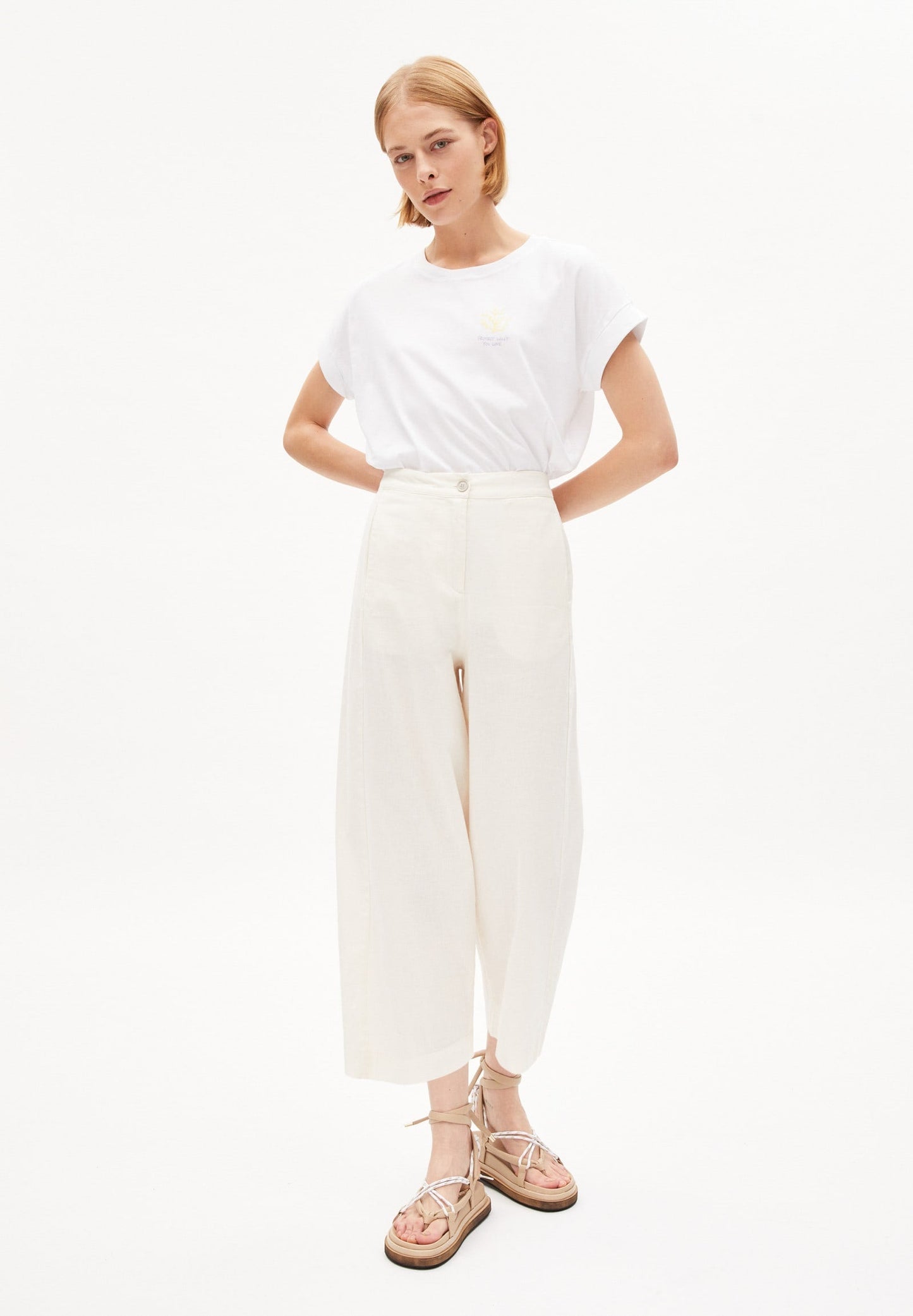 Pantalon 7/8ème large blanc en coton bio et lin - karunaa lino off white