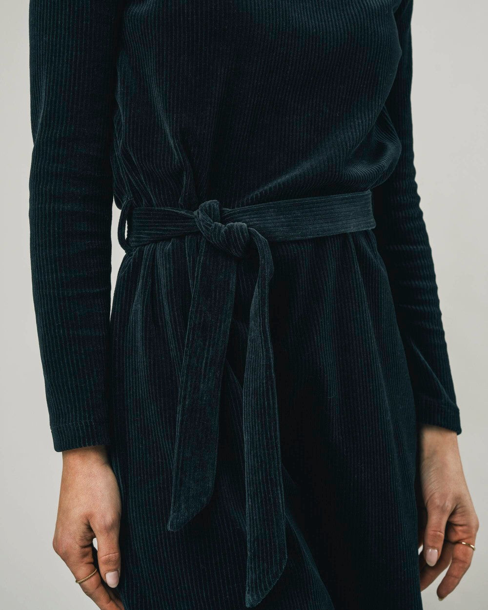 robe noire velours en coton bio - corduroy belted dress black