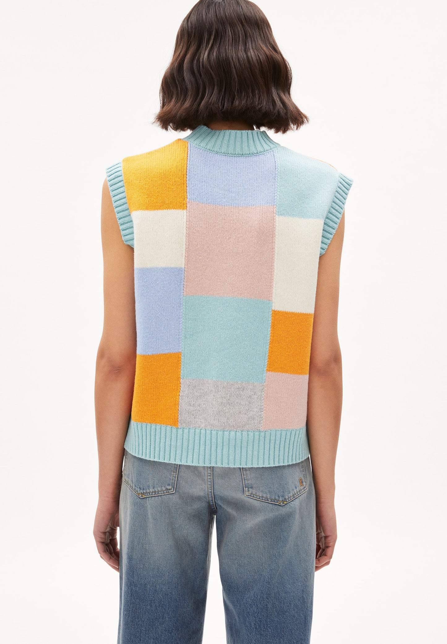 Pull graphique sans manches en laine bio et recyclée - ilgaa patchwork oatmilk-sunset