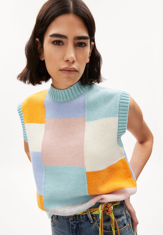 Pull graphique sans manches en laine bio et recyclée - ilgaa patchwork oatmilk-sunset