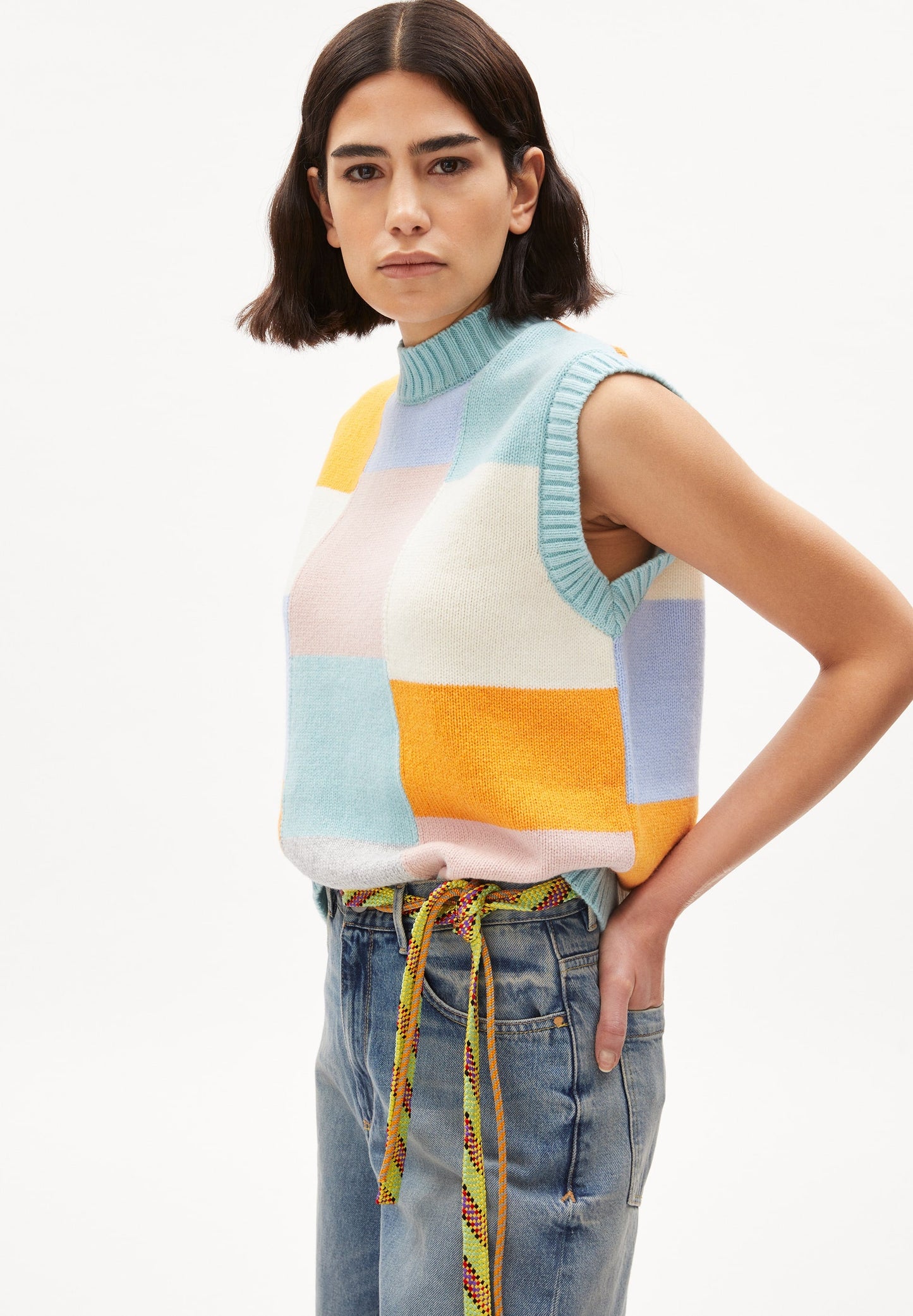 Pull graphique sans manches en laine bio et recyclée - ilgaa patchwork oatmilk-sunset