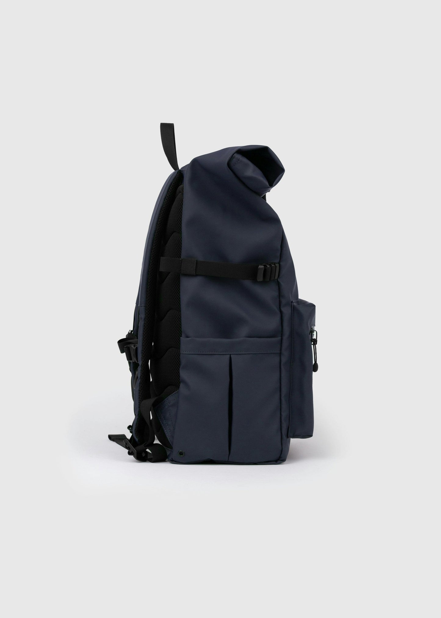 Sac à dos 34L en matière recyclée | bleu foncé "stream rolltop backpack l - navy"