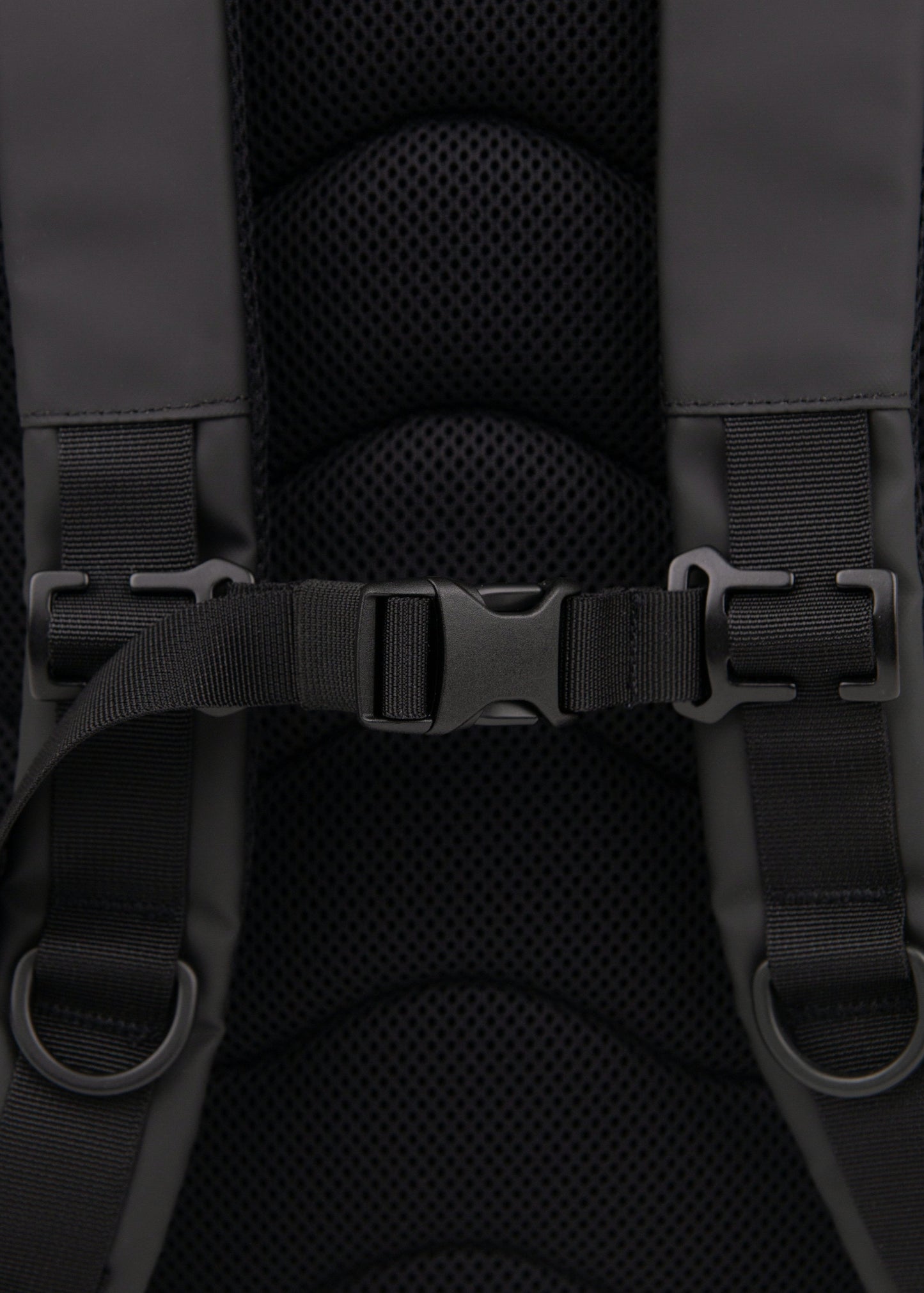 Sac à dos 34L en matière recyclée | noir "stream rolltop backpack l - black"
