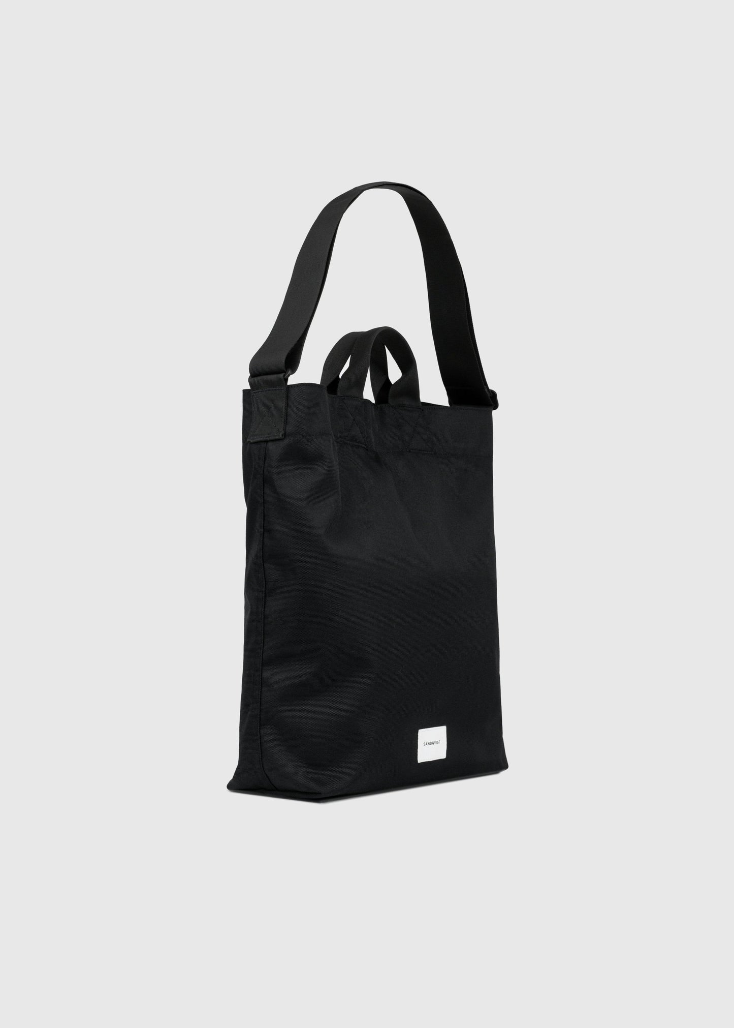 Sac tote/bandoulière 19L en matière recyclée | noir "ground shopper bag - black"