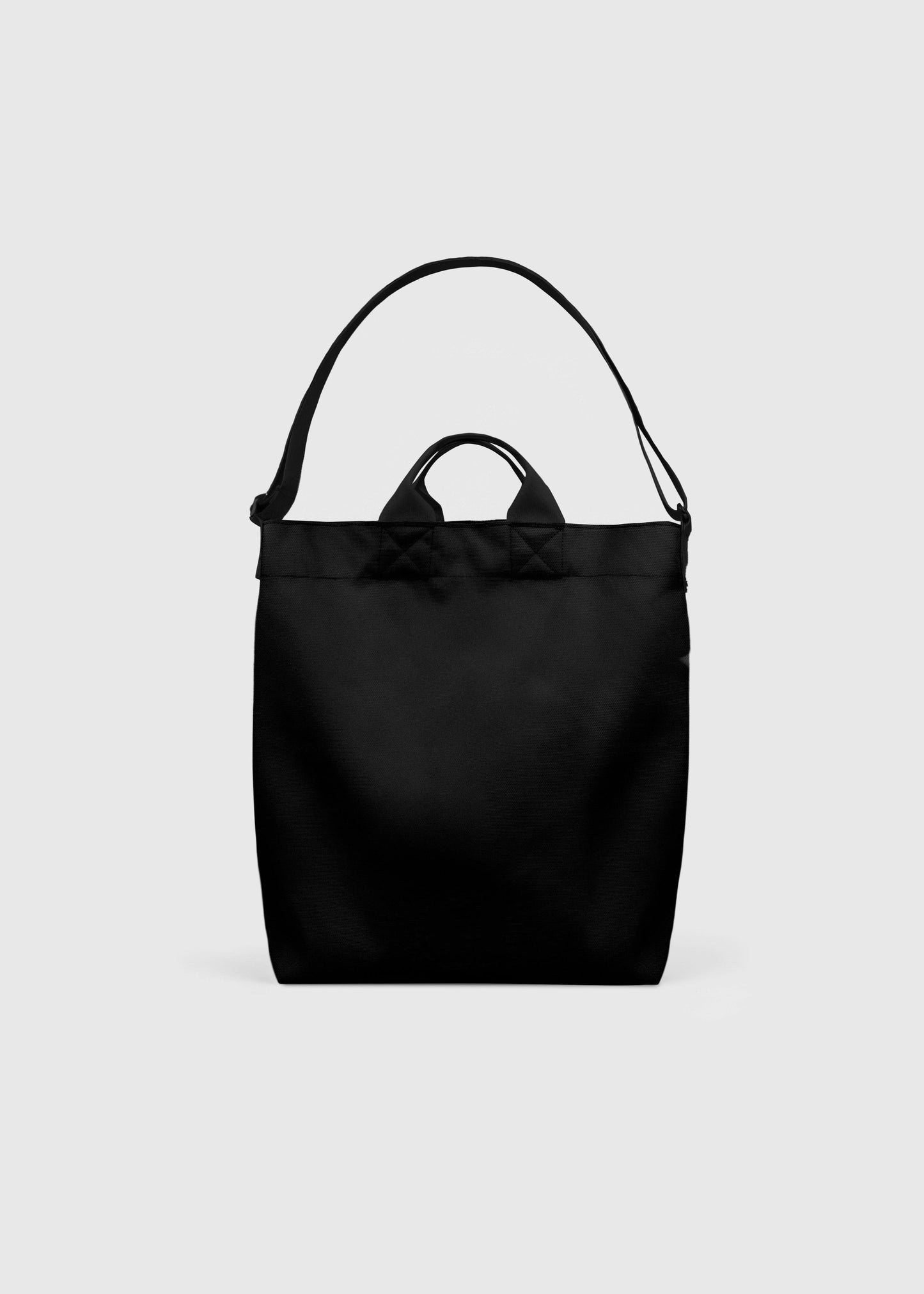 Sac tote/bandoulière 19L en matière recyclée | noir "ground shopper bag - black"