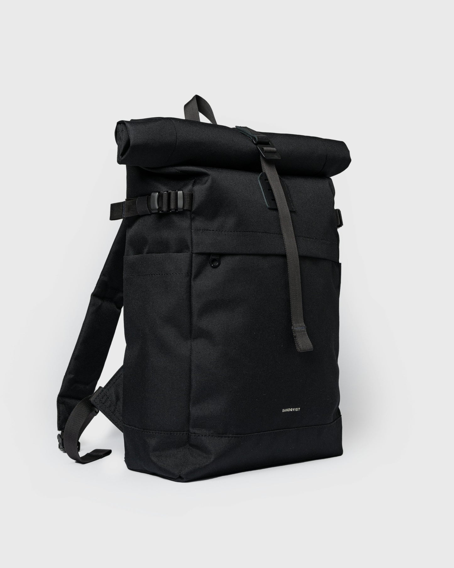 Sac à dos 26L en matières recyclées | noir "icon rolltop backpack l - black/ black with black leather"