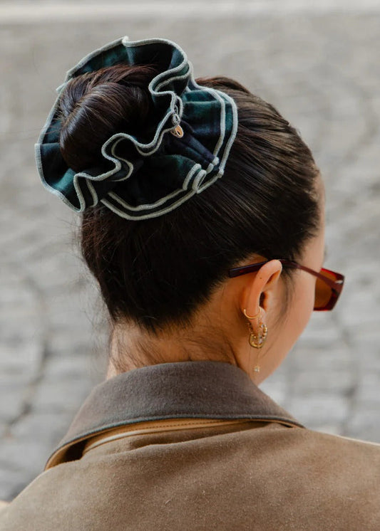 maxi chouchou en matière upcyclée | tartan bleu