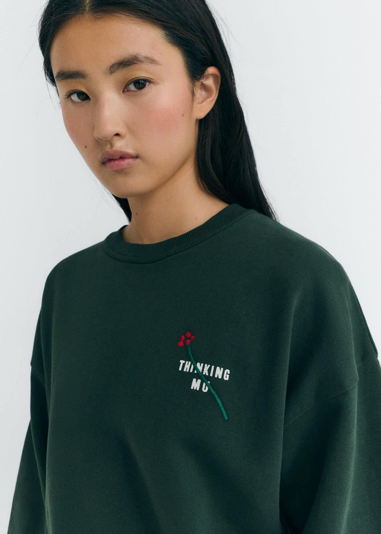 Sweatshirt brodé en coton bio | vert "flower tm bottle green jodie sweatshirt - green"