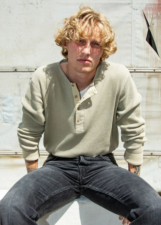 T-shirt manches longues en coton bio | vert clair "henley waffle t-shirt - desert"