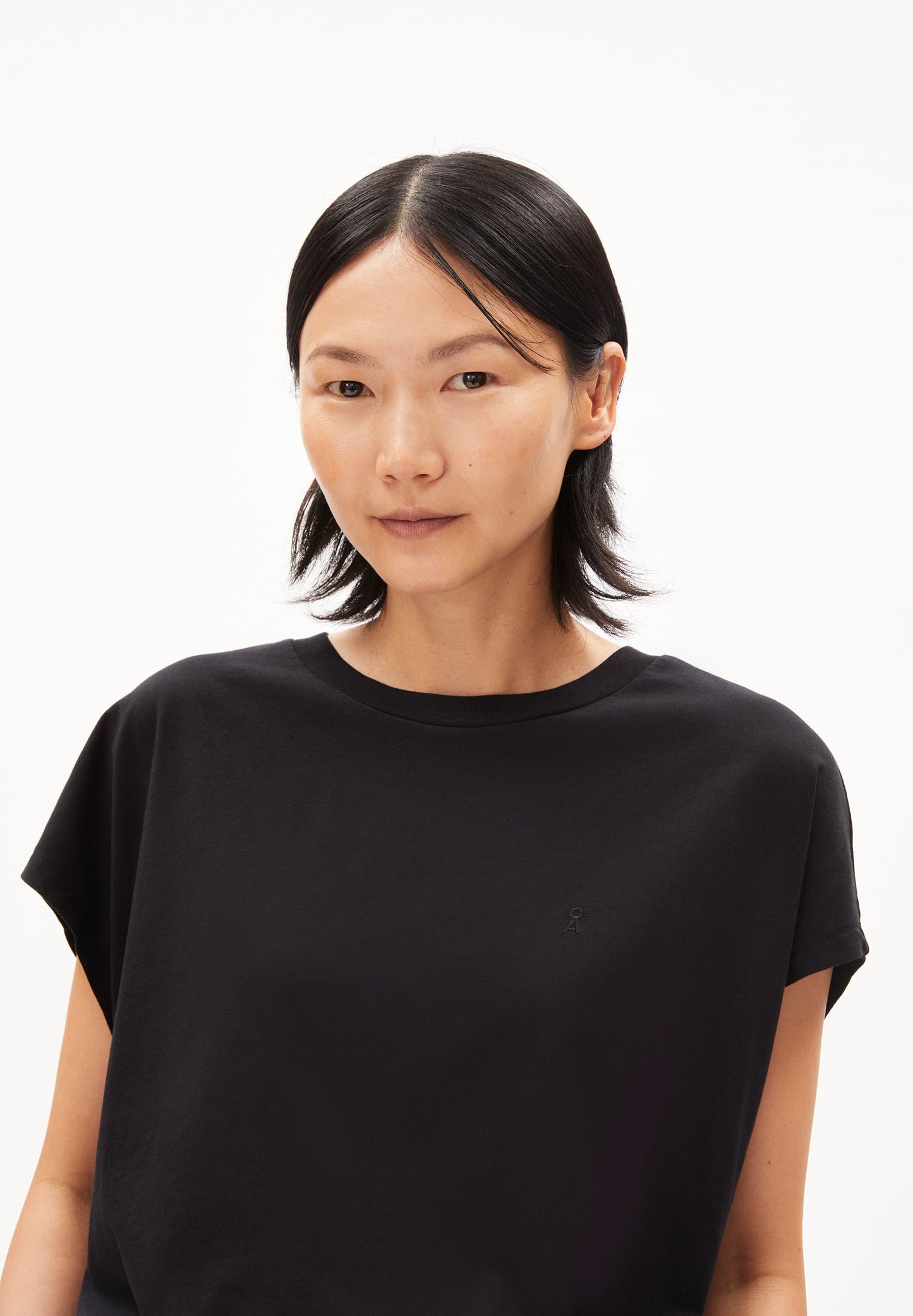 T-shirt ample en coton bio | noir "inaara black"