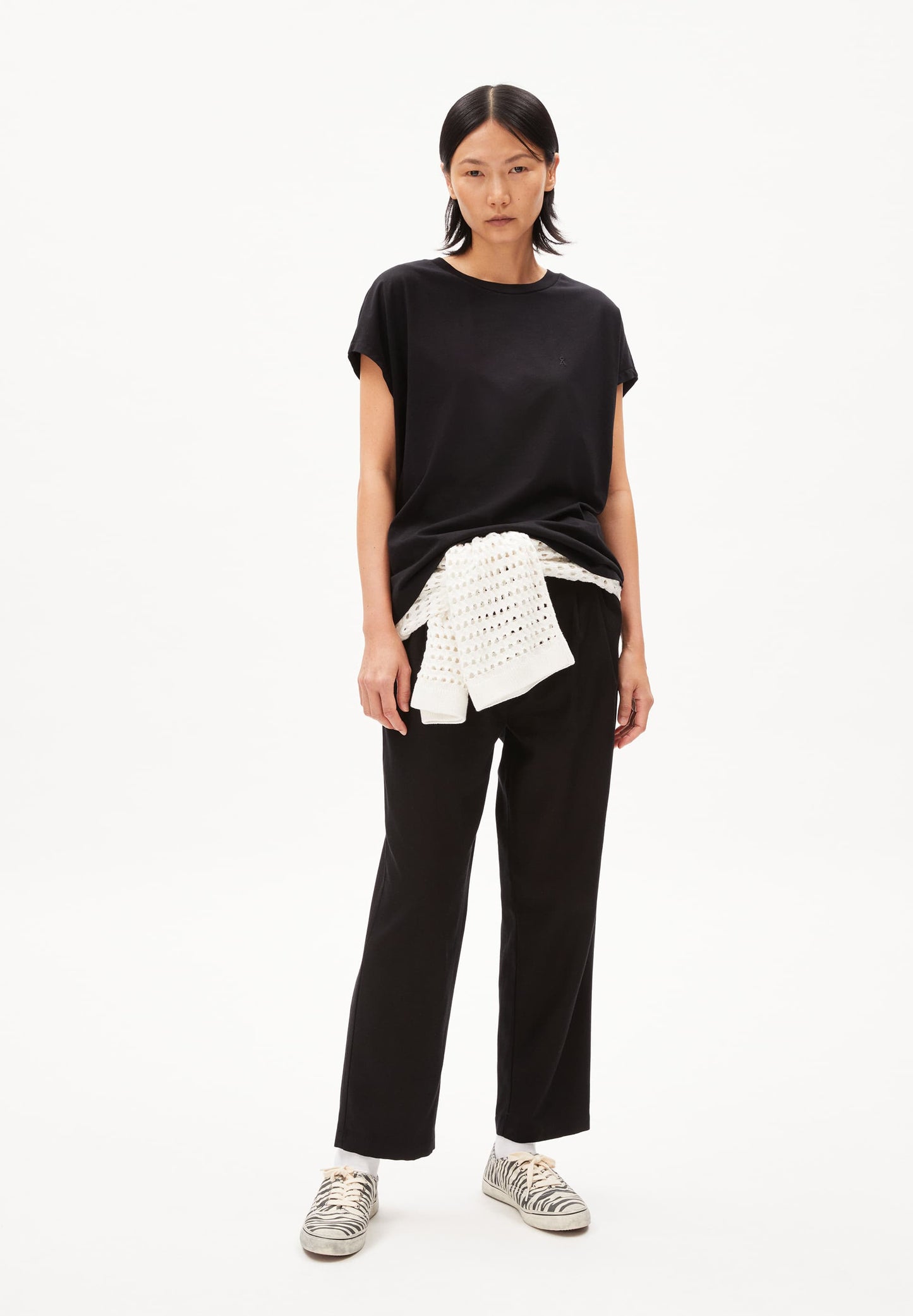 T-shirt ample en coton bio | noir "inaara black"