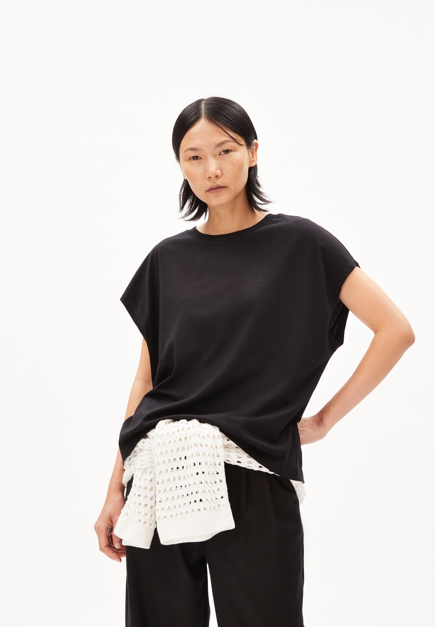 T-shirt ample en coton bio | noir "inaara black"