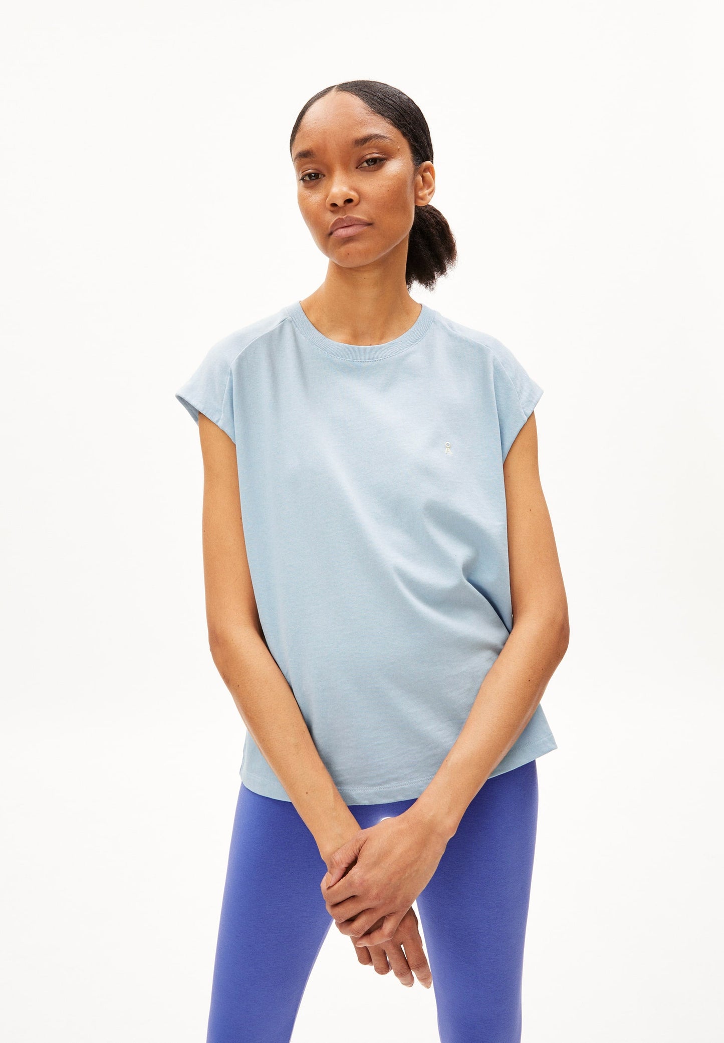 T-shirt en coton bio et recyclé | Bleu ciel "irakaa morning sky"