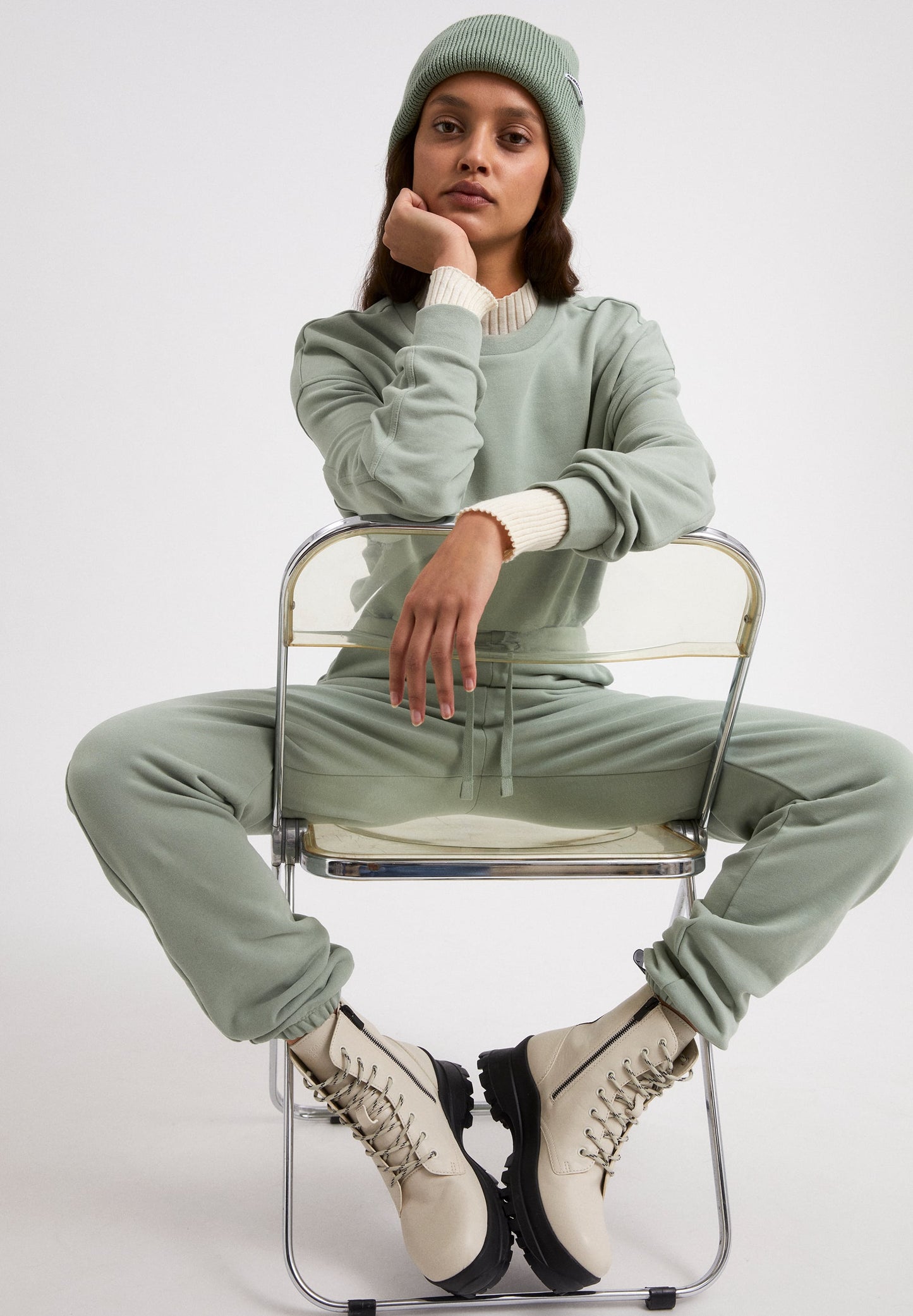 Sweat vert pâle en coton bio - Aarin sage green