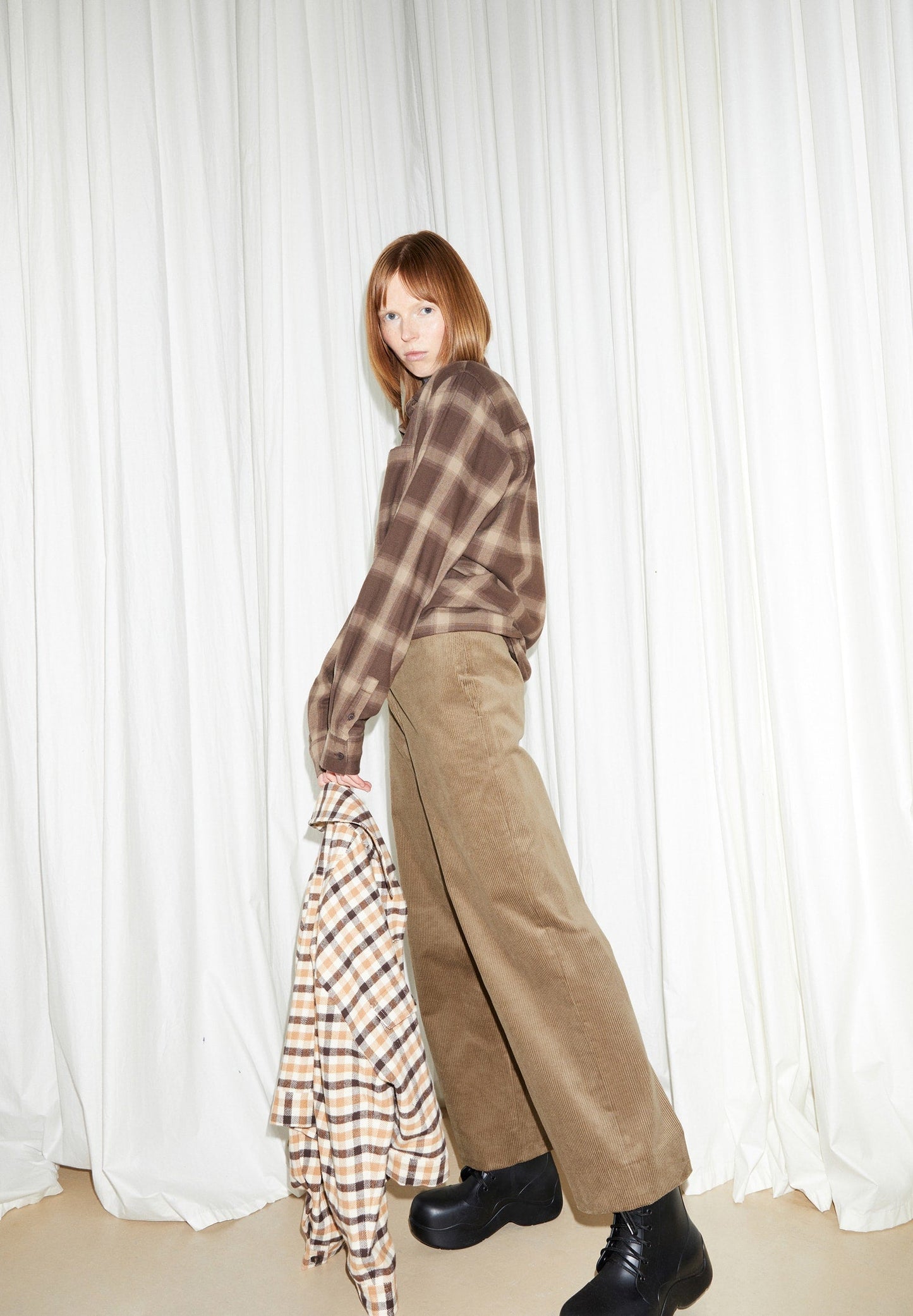 Pantalon velours côtelé en coton bio | Marron "jaalma corduroy dark sand stone"