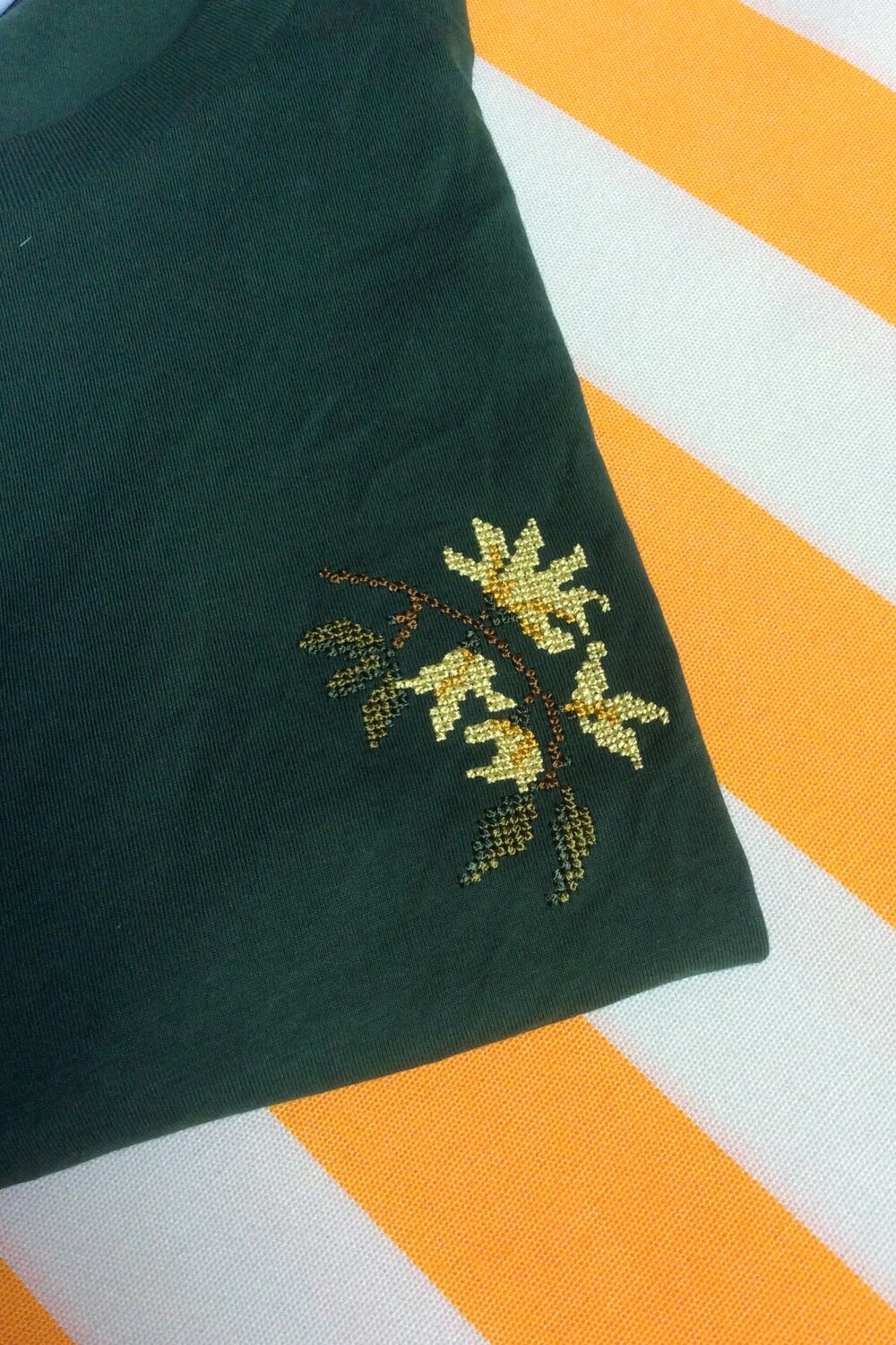 T-shirt brodé vert bouteille en coton bio - Jasmin