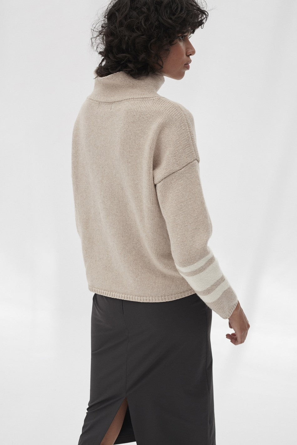 Pull en maille col haut beige en laine recyclée - Dema