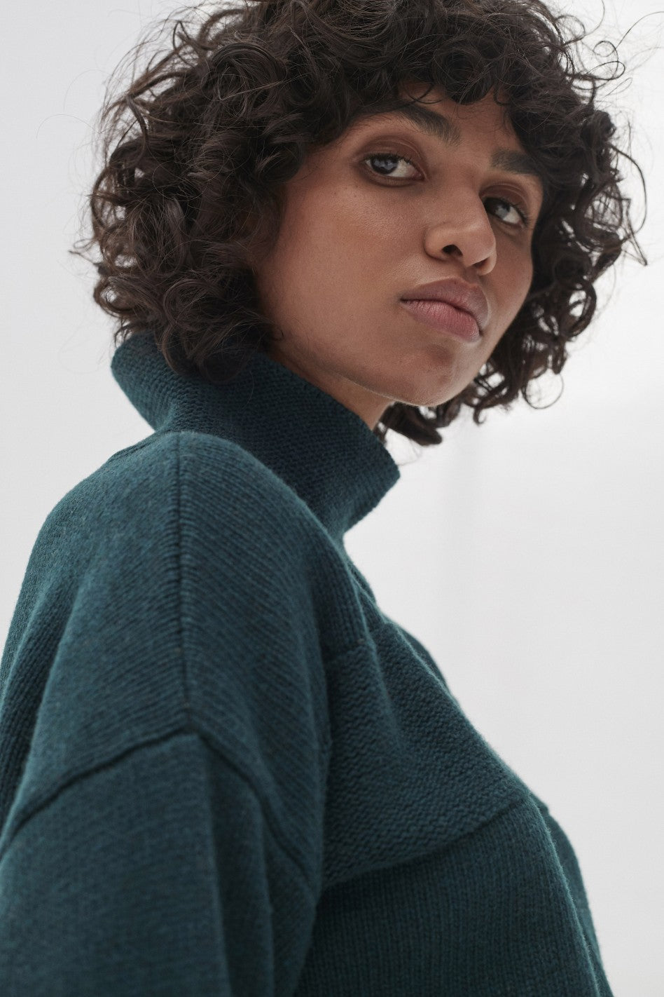 Pull en maille col haut vert en laine recyclée - Dema