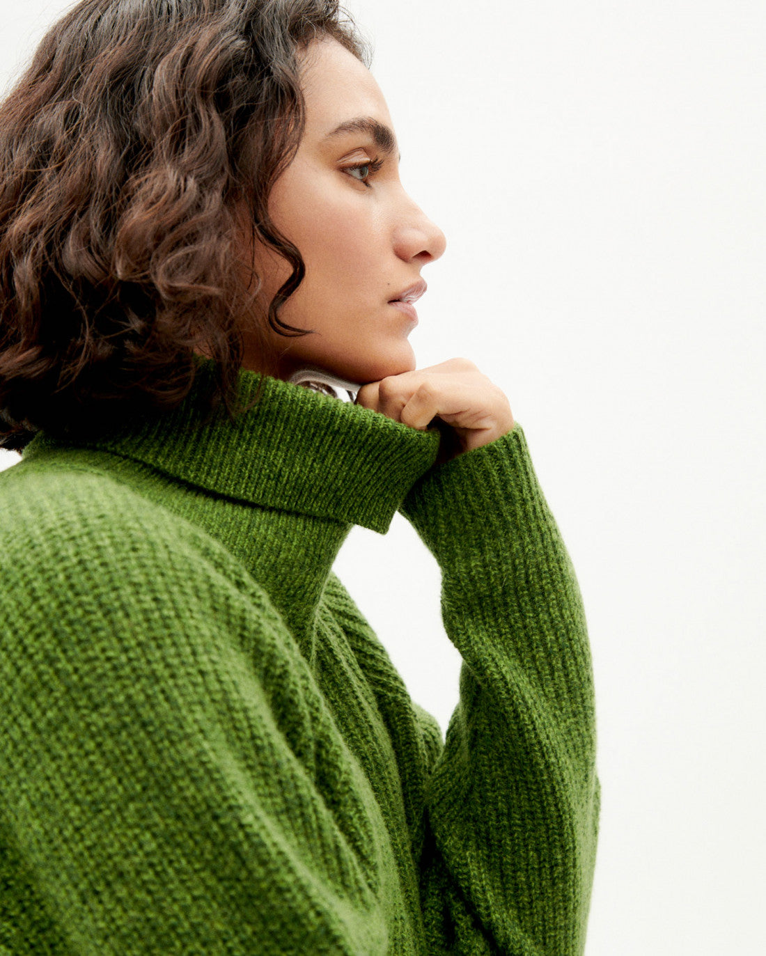 Pull col roulé vert en laine certifiée - matilda parrot green