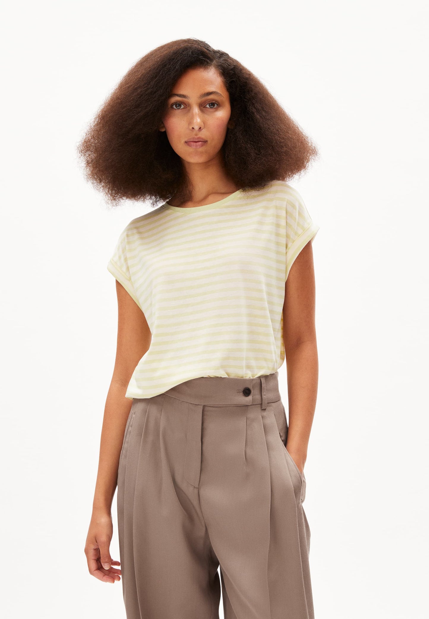 T-shirt en tencel et coton bio | rayé vert "jilaana stripes pastel green-oatmilk"