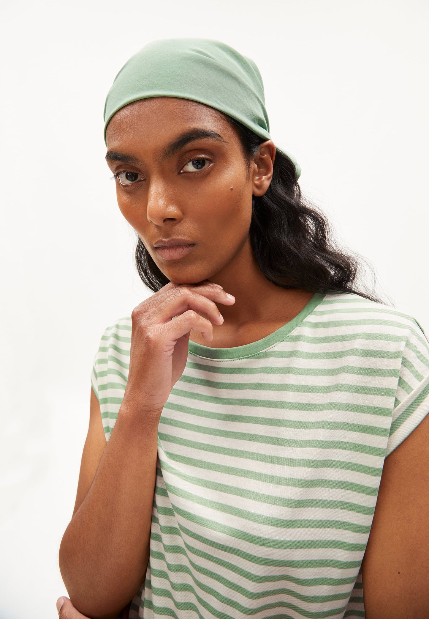 T-shirt rayé bicolore en tencel et coton bio - jilaana stripes - smith green-oatmilk