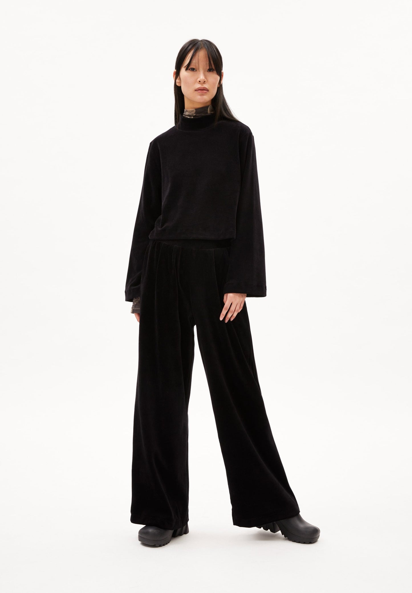 Pantalon ample en velours de coton bio | noir "juanaa velvet - black"