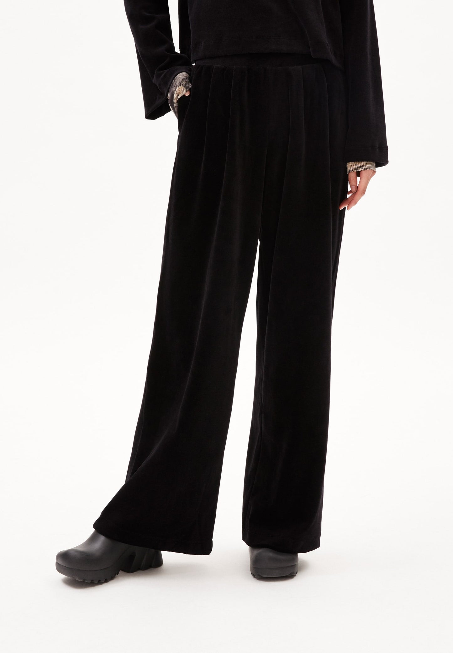 Pantalon ample en velours de coton bio | noir "juanaa velvet - black"