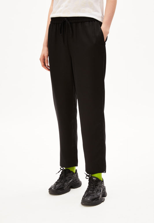 Pantalon droit en tencel refibra | Noir "kaadia tapered black"