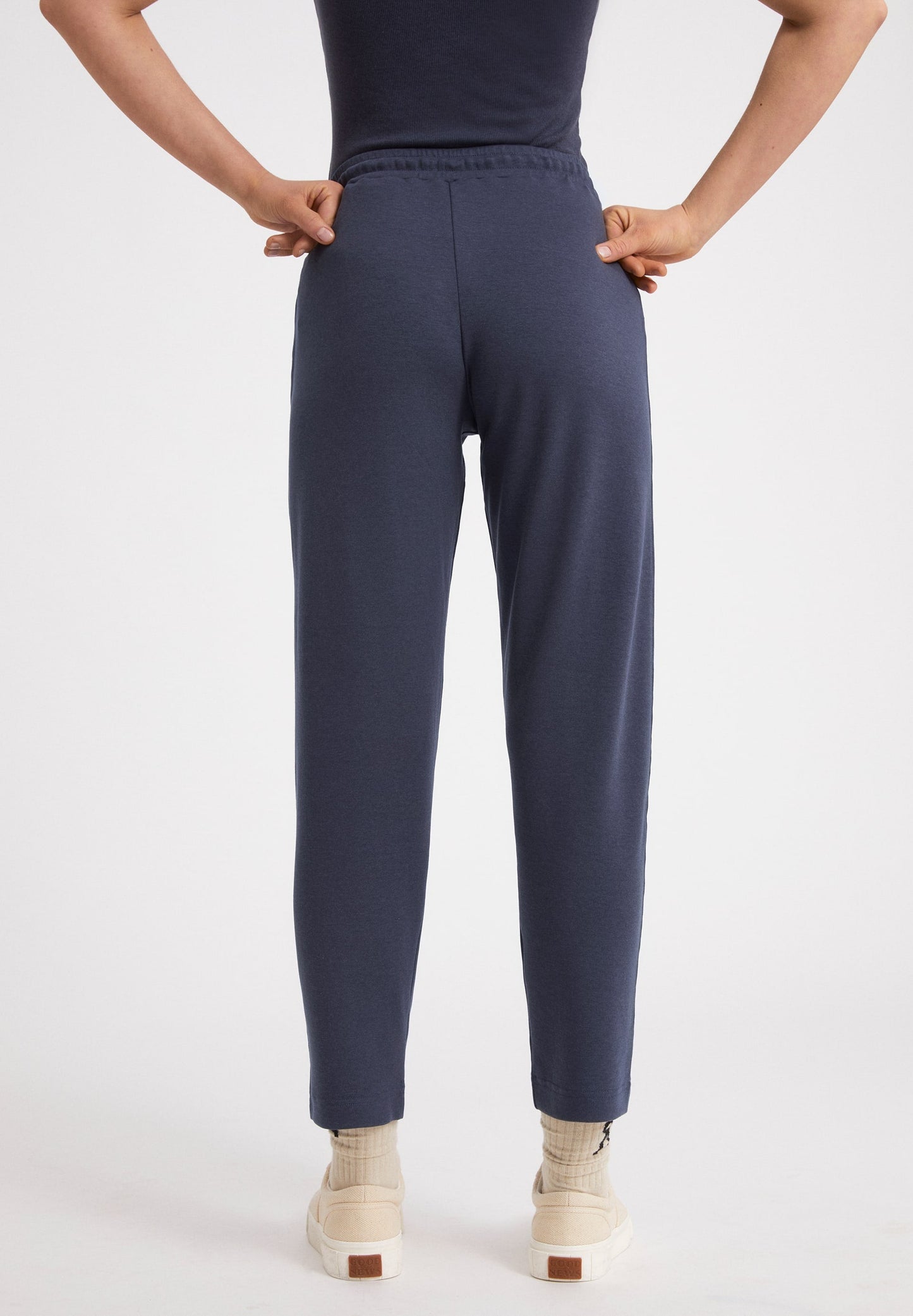 Pantalon de jogging bleu nuit en tencel et coton bio - KAAIA indigo