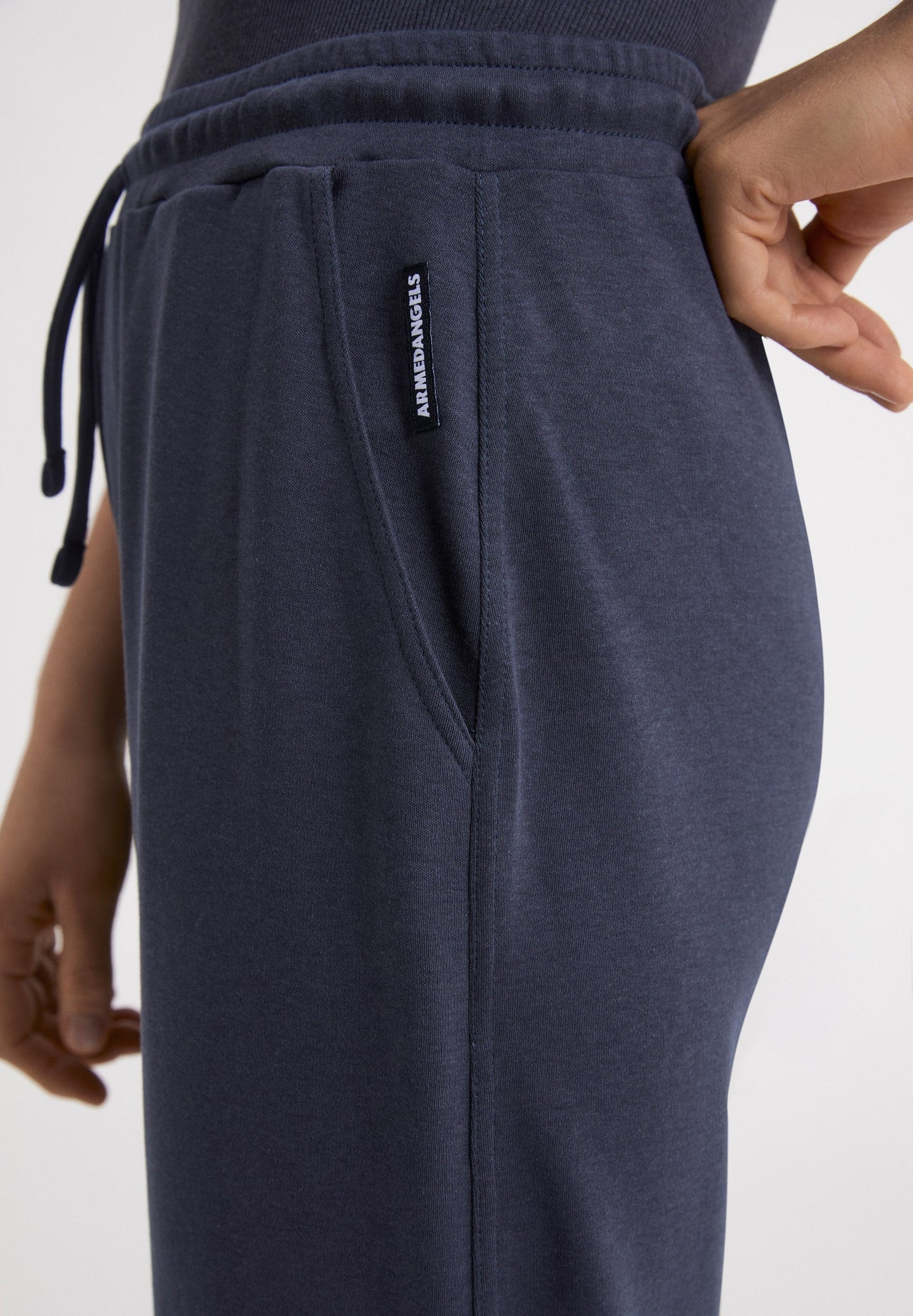 Pantalon de jogging bleu nuit en tencel et coton bio - KAAIA indigo