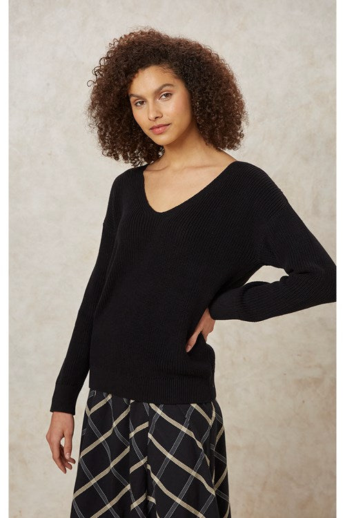 Pull col V ample noir en coton bio - kaia v-neck jumper black