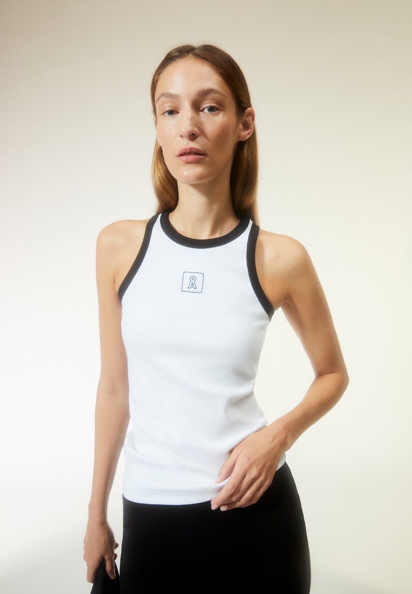 Débardeur brodé en coton bio | blanc "kanitaa contrast white black"