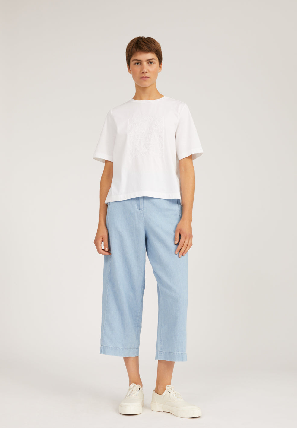 Pantalon ample 7/8 en coton bio bleu ciel - KARUNAA