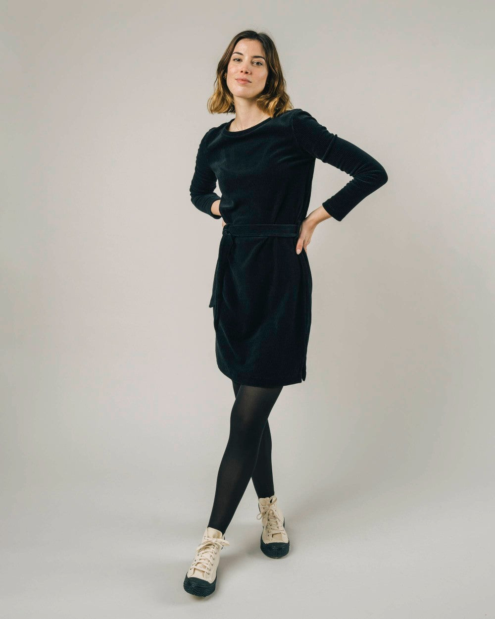 robe noire velours en coton bio - corduroy belted dress black