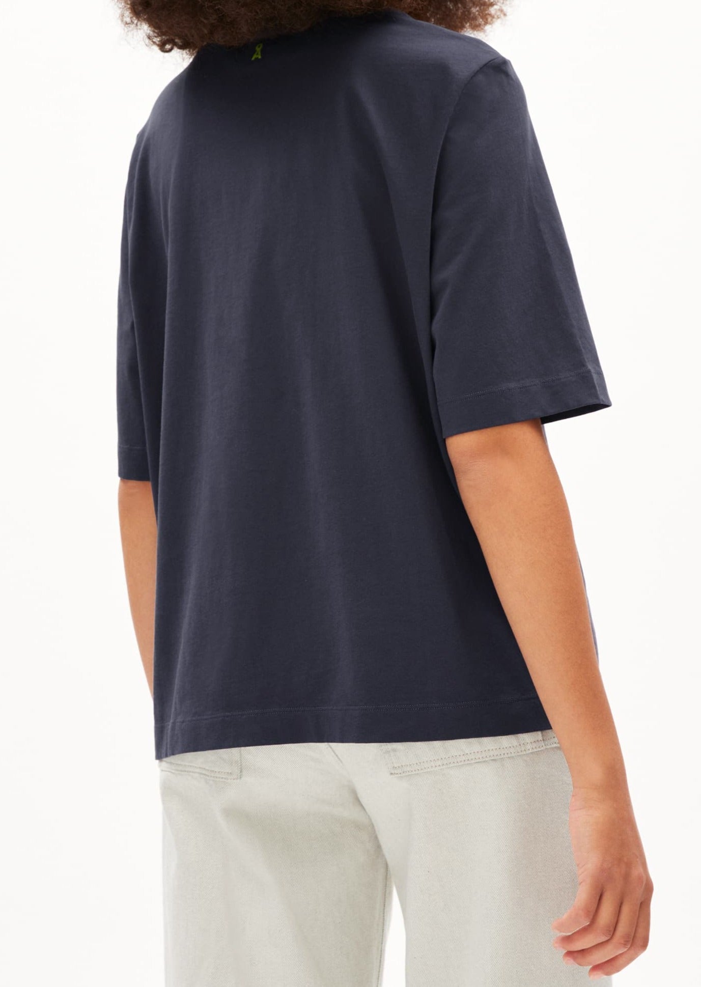 T-shirt ample brodé en coton bio | bleu "layaa delight night sky"