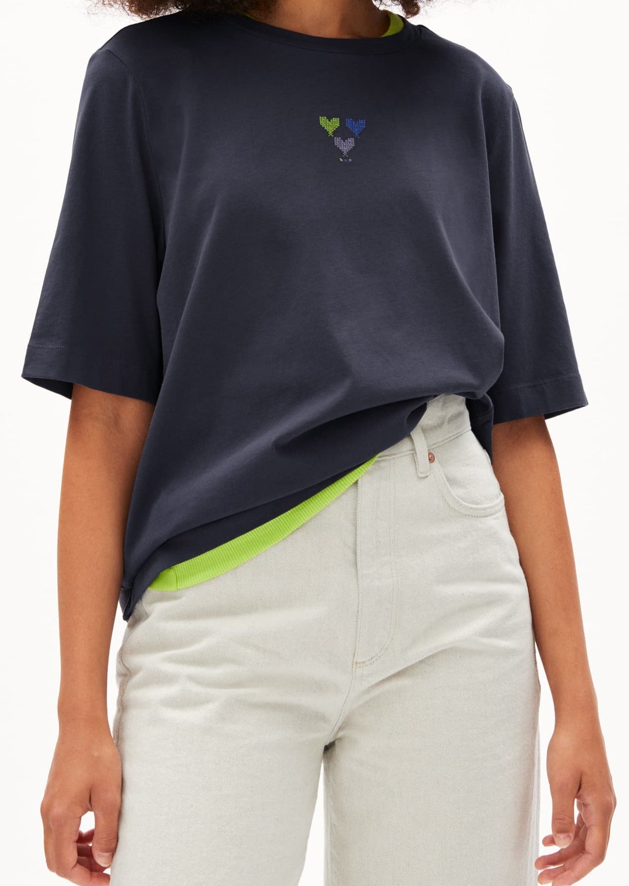 T-shirt ample brodé en coton bio | bleu "layaa delight night sky"