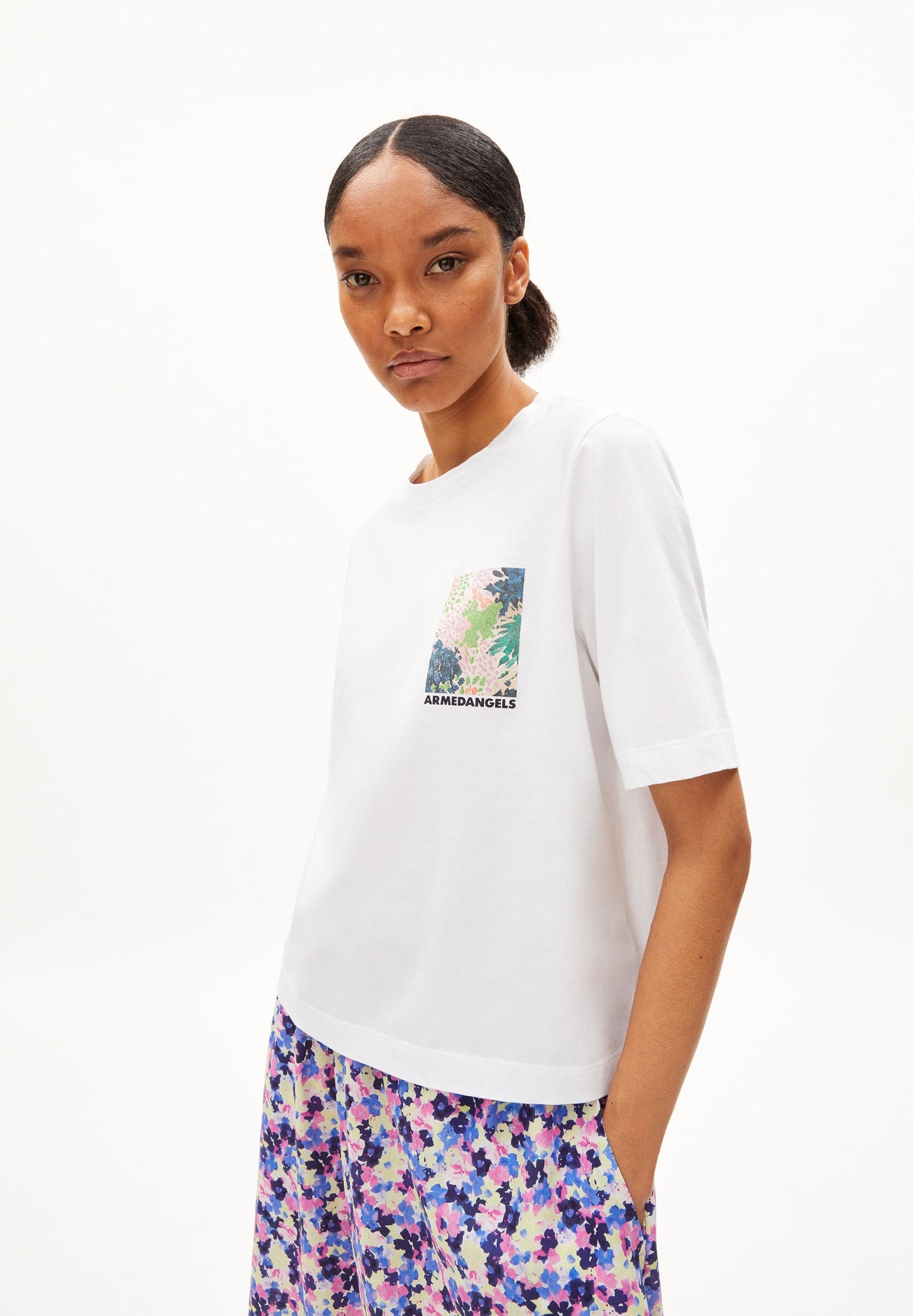 T-shirt ample imprimé blanc en coton bio - layaa floraa white
